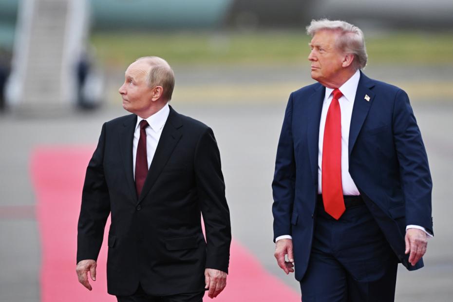 Владимир Путин и Дональд Трамп во время встречи на военной базе Элмендорф-Ричардсон на Аляске