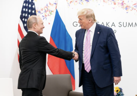 Пожали руки и уехали на одном авто: как Трамп встретил Путина на Аляске