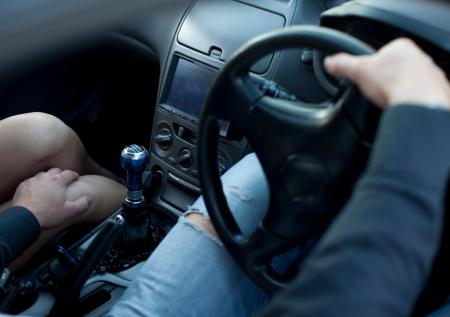 Юрист рассказал, в каком случае поцелуи в автомобиле будут наказуемы