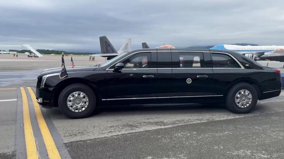 Кортеж Дональда Трампа на аэродроме базы Элмендорф-Ричардсон на Аляске