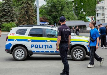 Силовики сломали палатки протестующих на ж/д вокзале Кишинева