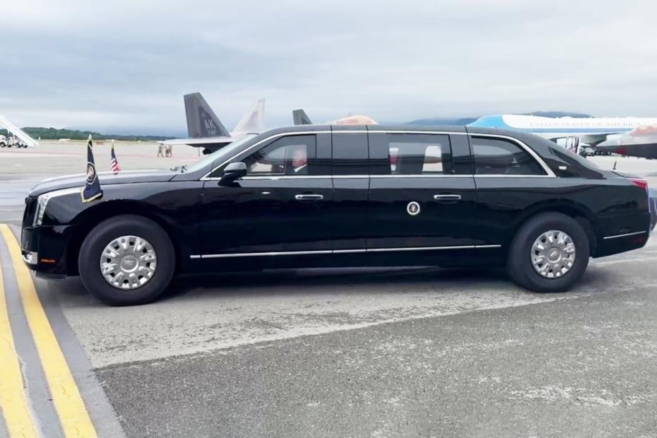 Кортеж Дональда Трампа на аэродроме базы Элмендорф-Ричардсон на Аляске
