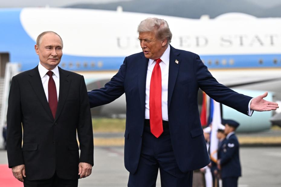 Владимир Путин и Дональд Трамп во время встречи на военной базе Эльмендорф-Ричардсон на Аляске