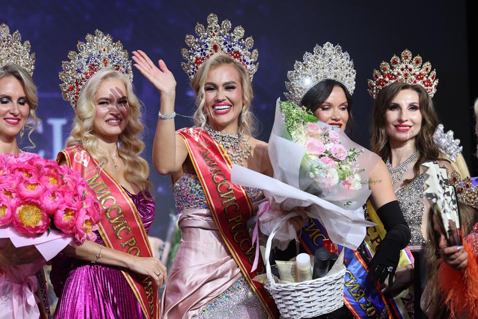 Екатерина Семенова стала победительницей XXV Всероссийского конкурса красоты среди замужних женщин
