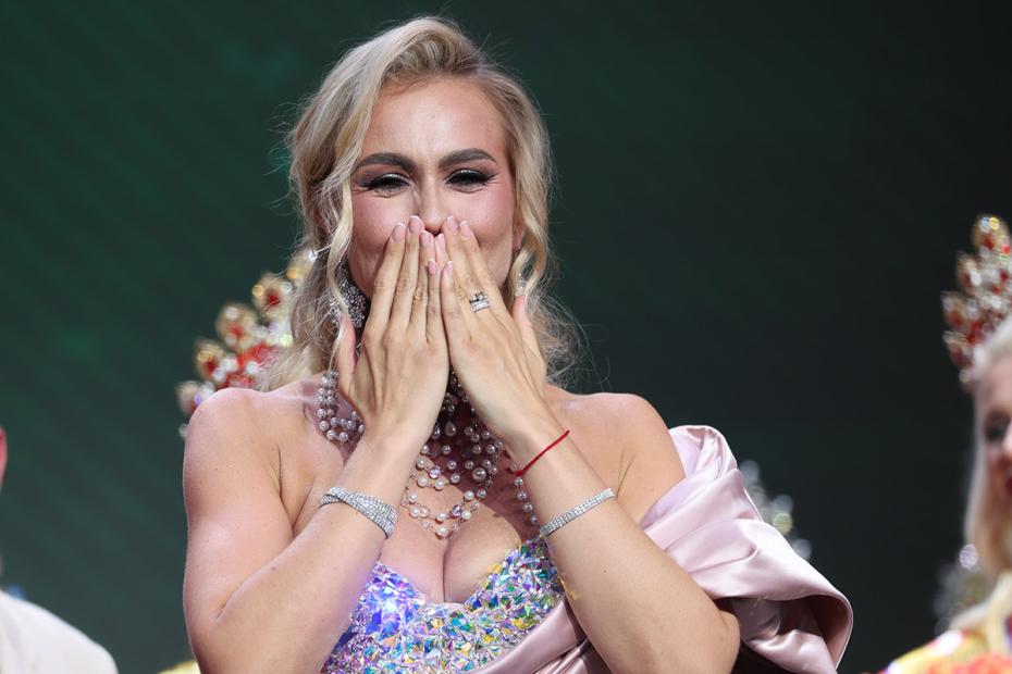 Екатерина Семенова, 37-летняя мама из Магнитогорска, завоевала корону «Миссис Россия — 2025»