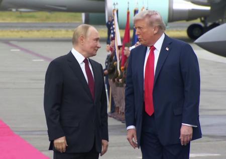 Путин дружелюбно говорил с Трампом: «историческая встреча» с филе-миньоном