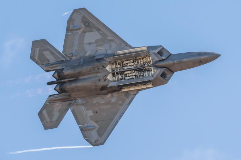 Истребитель F-22 Raptor ВВС США
