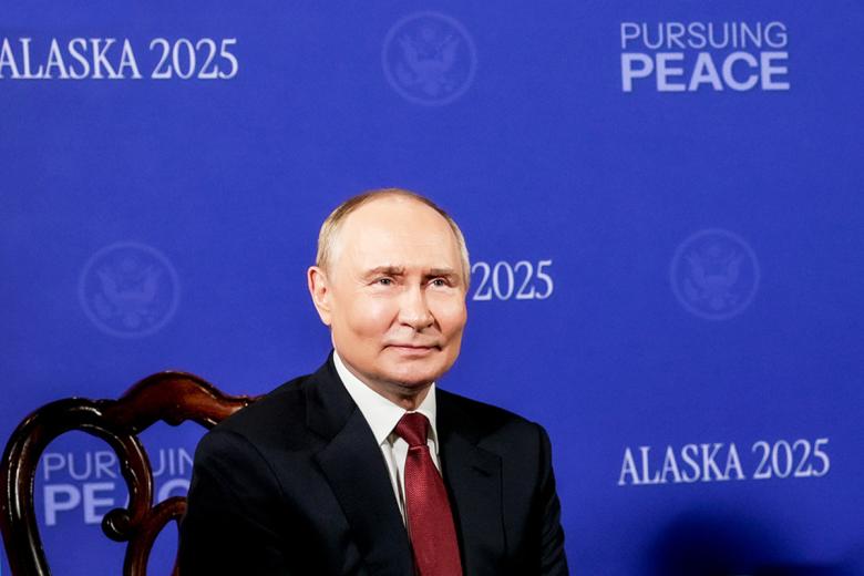 Владимир Путин во время встречи с президентом США Трампом на территории военной межвидовой базы ВС США Эльмендорф-Ричардсон