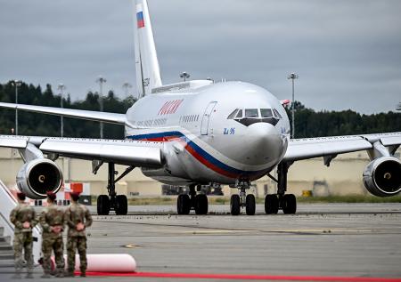 Российский борт Ил-96 покинул Анкоридж