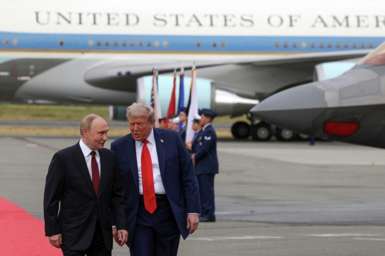 Владимир Путин и президент США Дональд Трамп во время встречи на военной базе Элмендорф-Ричардсон на Аляске