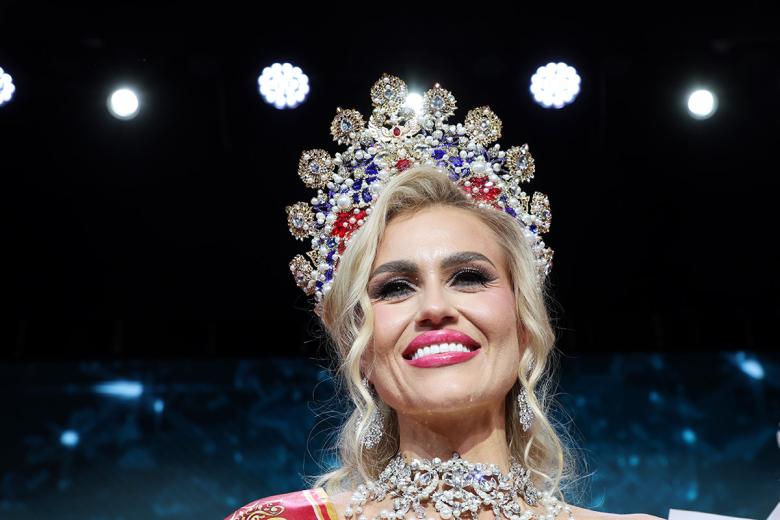 Екатерина Семенова стала победительницей XXV Всероссийского конкурса красоты среди замужних женщин