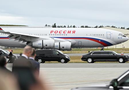 В США раскрыли, кого Трамп приглашал прокатиться на лимузине до Путина