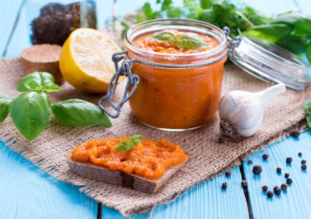 Кабачковая икра по-турецки! Обалденная вкуснятина с лепешкой за 15 минут