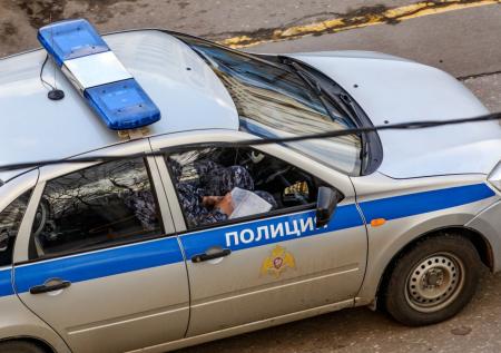 Мужчина отказался возвращаться домой и получил удар вилами в лицо