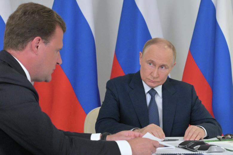 Владимир Путин и Алексей Чекунков