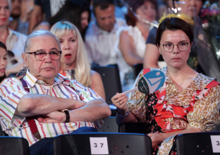 «Она на пляже, муж в больнице»: что происходит с Петросяном, где Брухунова
