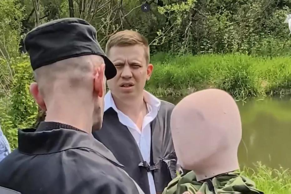 Игорь Юферев спиной на месте преступления