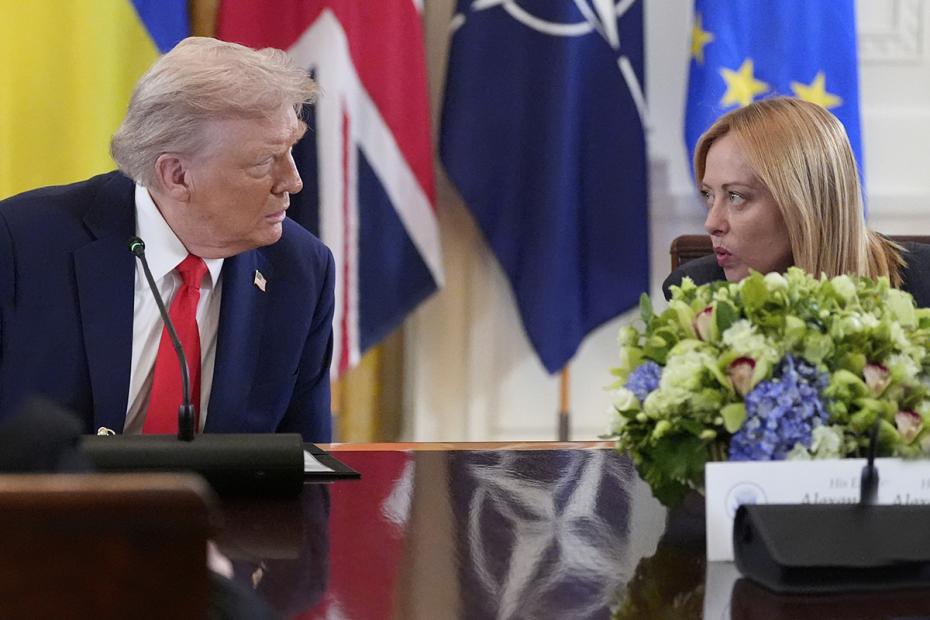 Дональд Трамп и Джорджа Мелони на встрече с европейскими лидерами в Восточной комнате Белого дома