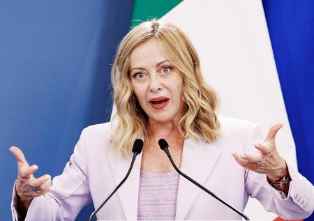 Мелони жестко ответила на одну идею Макрона по Украине