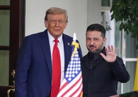 Трамп подшутил над положением Зеленского на Украине