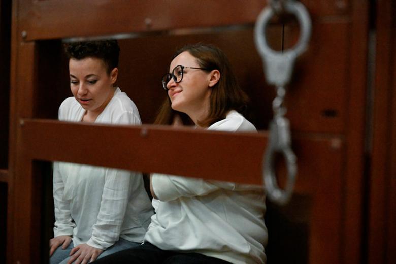 Драматург Светлана Петрийчук (справа) и режиссер Евгения Беркович