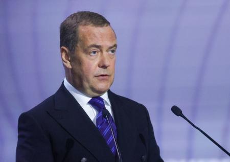 Медведев обозначил позицию России по размещению сил НАТО на Украине