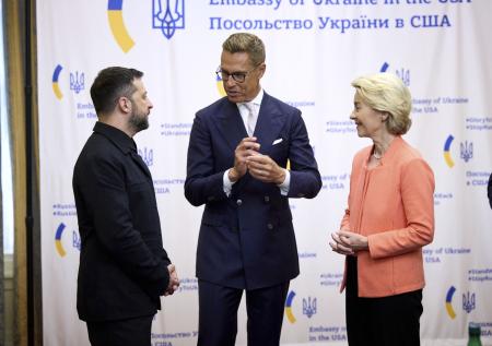 Как при дедушке Гитлере: Стубб посоветовал Украине учиться у нацистов
