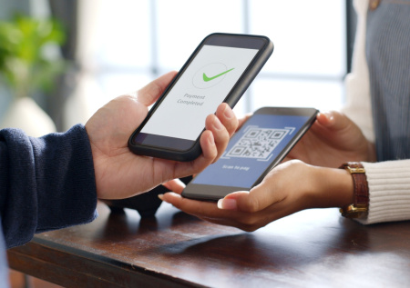 Эксперт рассказал, в каких случаях переходить по QR-коду безопасно