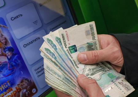 Экономист раскрыл, почему зарплаты россиян отстают от инфляции