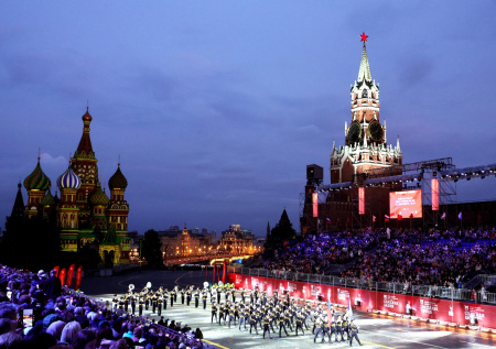 Путин оценил благотворительную программу фестиваля «Спасская башня»