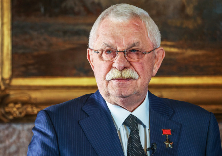 Увлечение Маском, новая любовь, забвение: где сейчас Александр Руцкой