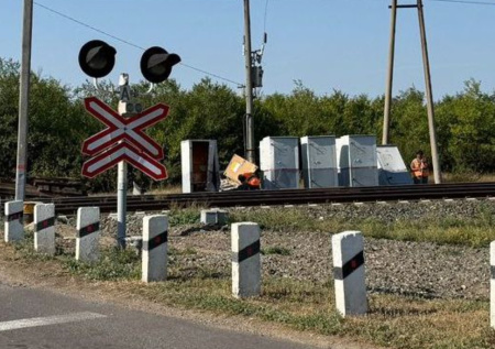 В российском регионе поезд протаранил автомобиль