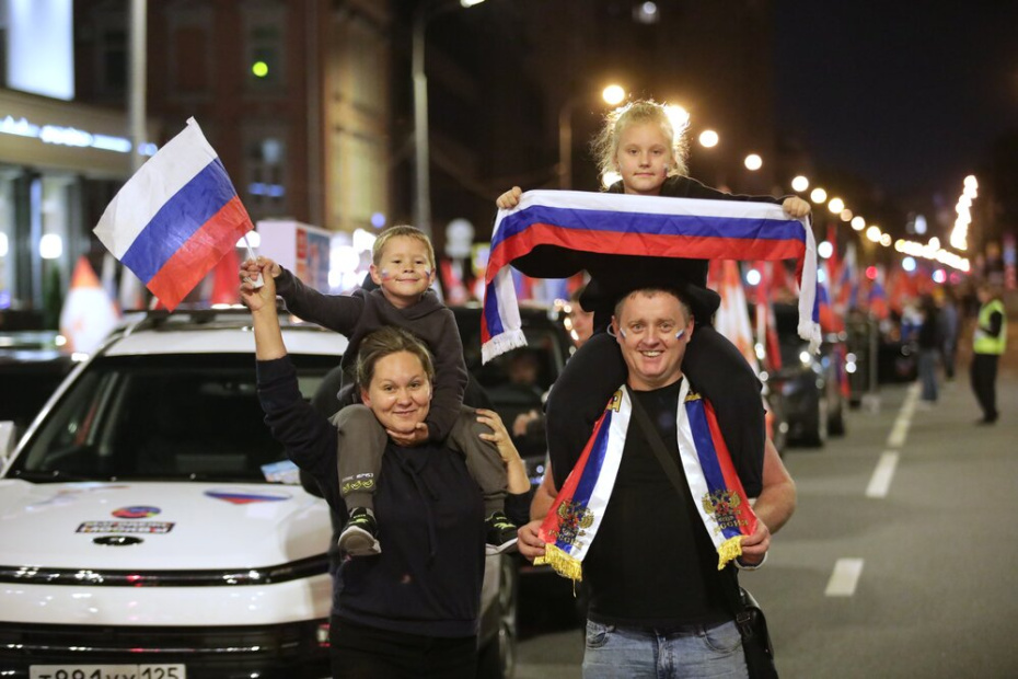 Народный автопробег по Садовому кольцу в честь Дня государственного флага Российской Федерации