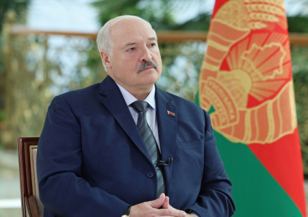 «Надо остановиться сегодня»: Лукашенко обратился к украинским властям