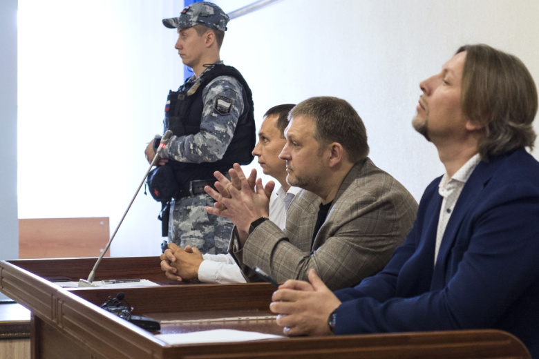 Бывший губернатор Кировской области Никита Белых (второй справа) на заседании Кировского областного суда, где рассматривается апелляция по делу о злоупотреблении полномочиями
