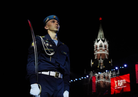 Фестиваль «Спасская башня — 2025»: яркие кадры с Красной площади