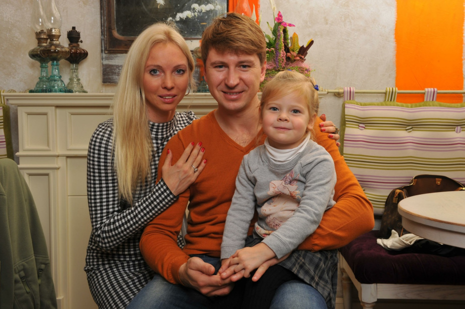 Татьяна Тотьмянина и Алексей Ягудин с дочерью