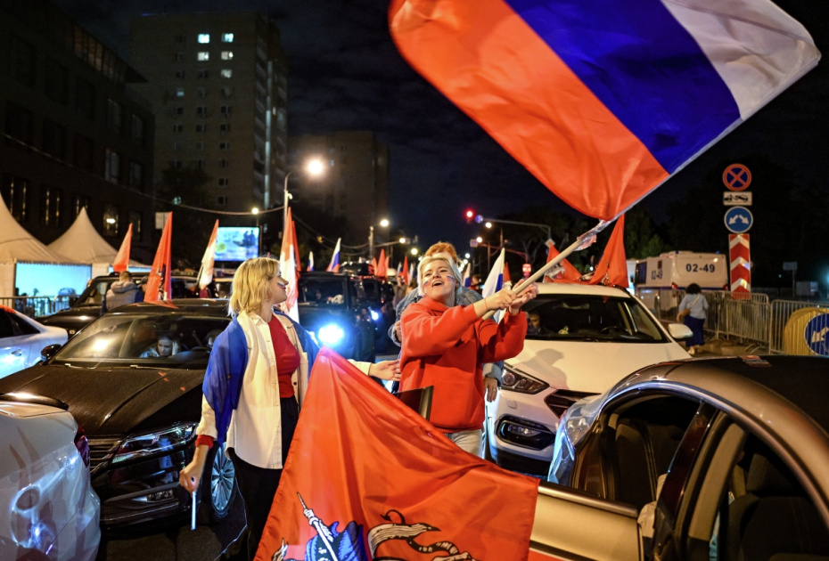 Участники автопробега на Садовом кольце в честь Дня флага России, который отмечается 22 августа