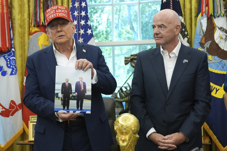 Дональд Трамп выступил в Овальном кабинете Белого дома в Вашингтоне
