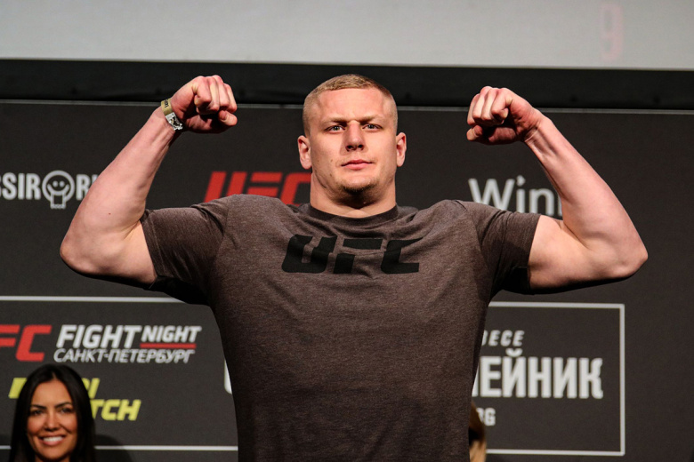 Российский тяжеловес Сергей Павлович одержал победу на турнире UFC в Шанхае