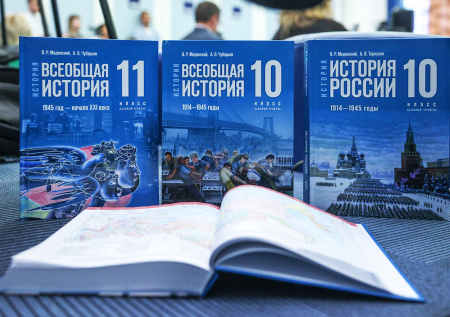 Мединский рассказал о необычной передаче украинским военнопленным