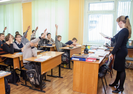 В России предложили доплачивать учителям за покупку красивой одежды