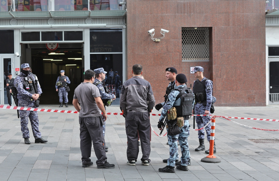 Обстановка у Центрального детского магазина на Лубянской площади, где произошла разгерметизация баллона