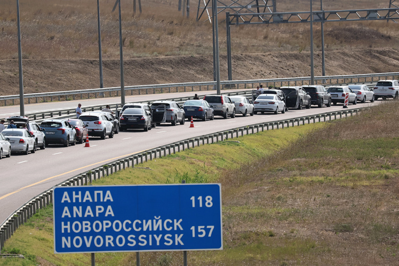Очередь из автомобилей на Крымский мост
