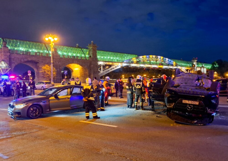 Гости из Саудовской Аравии пострадали при ДТП с BMW в центре Москвы