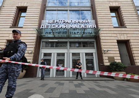 Оторванные руки и паника: кадры после взрыва в ЦДМ на Лубянке