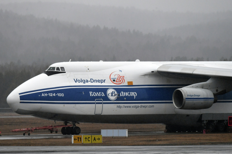 Тяжелый дальний транспортный самолёт Ан-124-100 «Руслан» авиакомпании «Волга-Днепр»