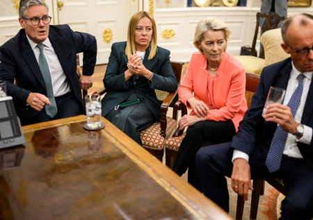 «Дают нелепые советы»»: на Западе отметили парадоксальное отношение ЕС к РФ