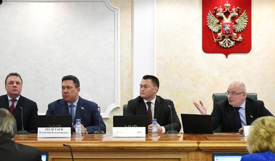 Заместитель председателя Следственного комитета РФ Игорь Краснов (второй справа) во время рассмотрения его кандидатуры на должность генерального прокурора