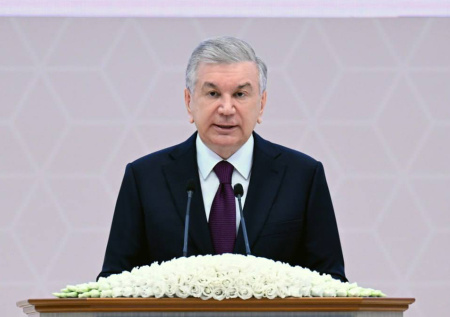 Мирзиеев поздравил Зеленского с Днем независимости